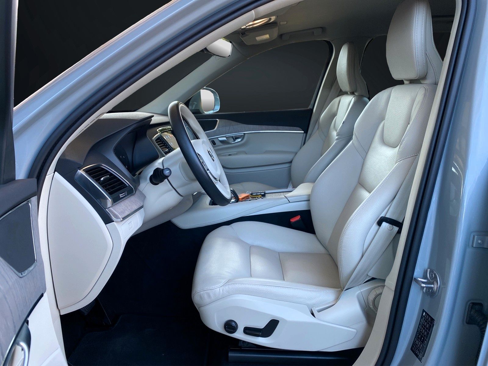 Volvo XC 90 B5 AWD CORE 7-SITZER-NAVI-KAMERA-LED