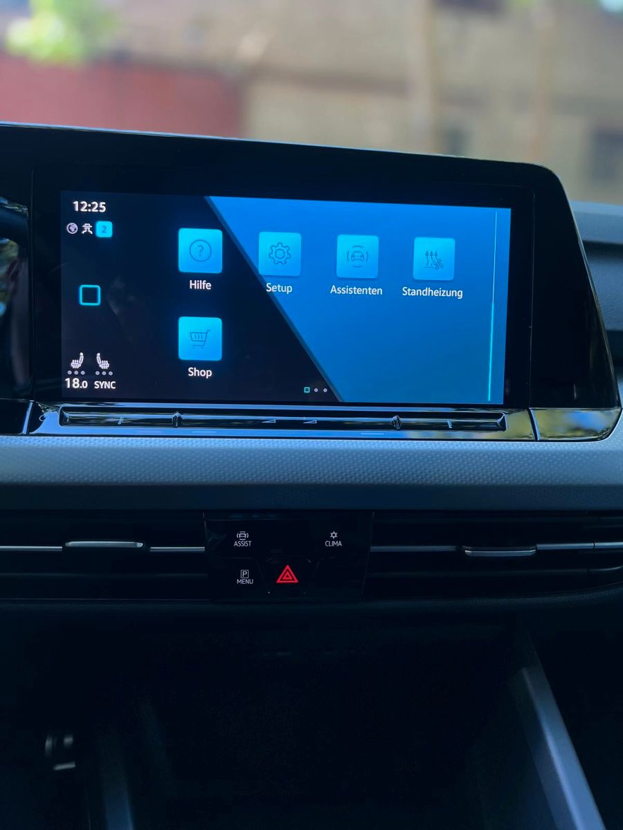 Volkswagen Golf VIII Move eTSI - Samsaru's Car Outlet