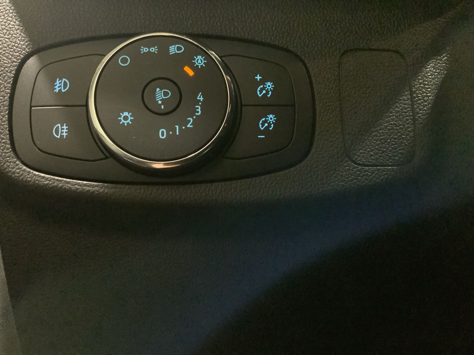 Ford Focus ST-Line X Turnier Aut.*AHK*ACC*HUD*KAM*NAV