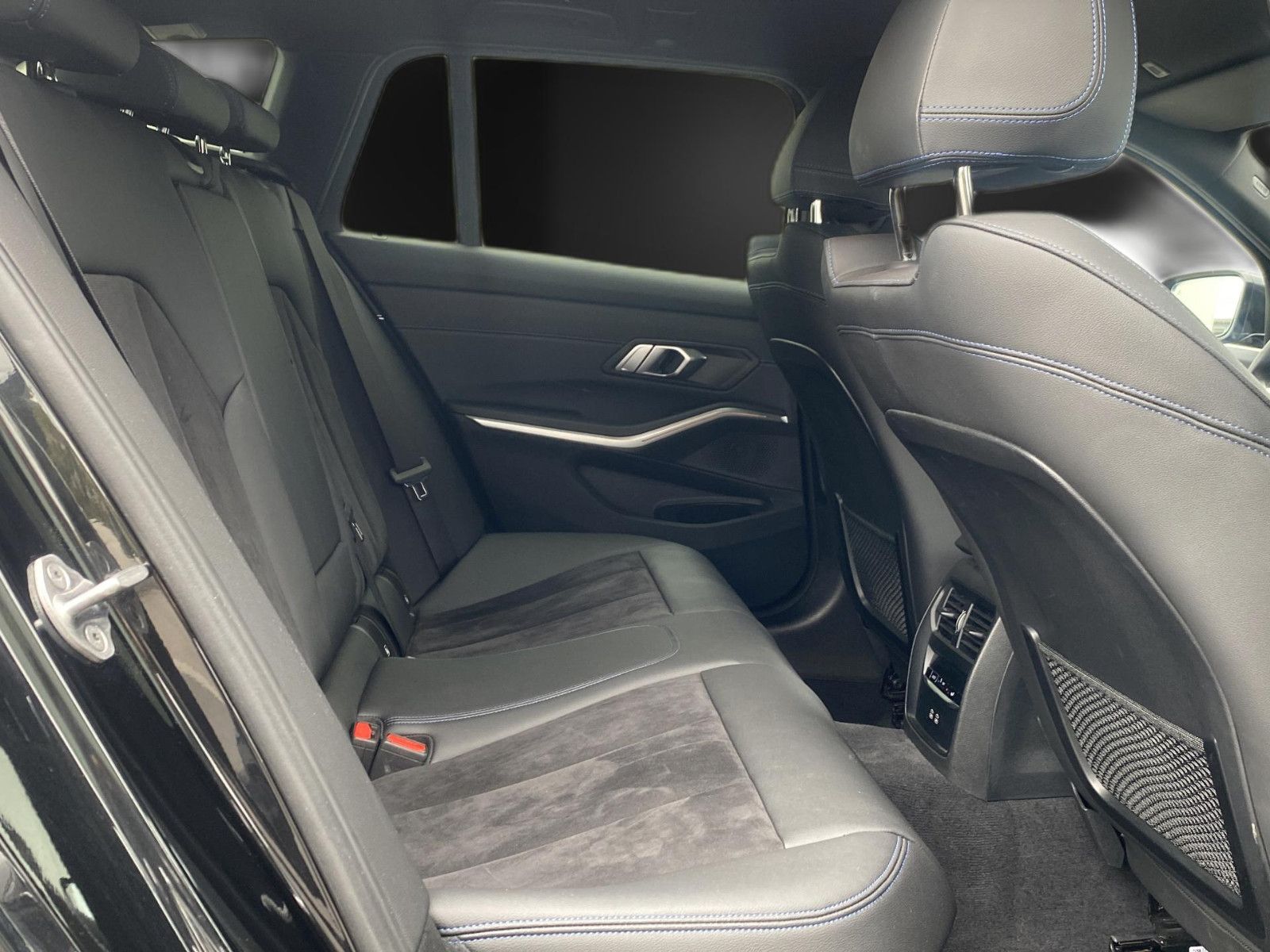 BMW 320 d xD M Sport - Samsaru's Car Outlet