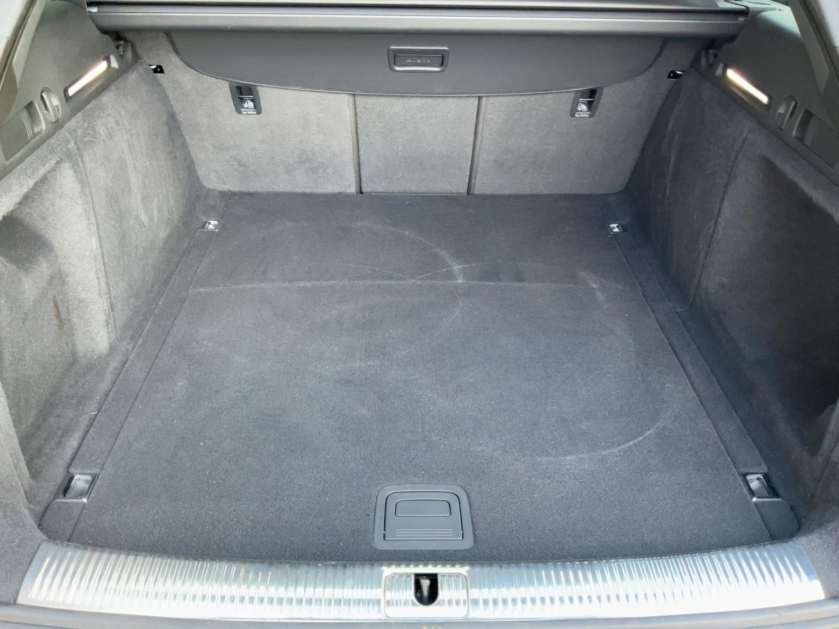 Audi A4 Avant 40 TFSI S-LINE - Samsaru's Car Outlet