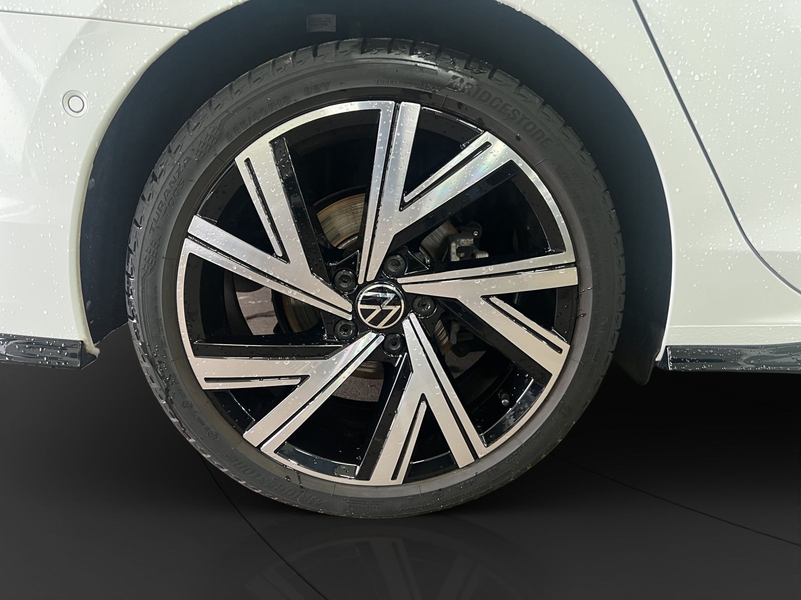 Volkswagen Golf VIII Variant 2.0 TSI 4M R-Line AHK Pano LM