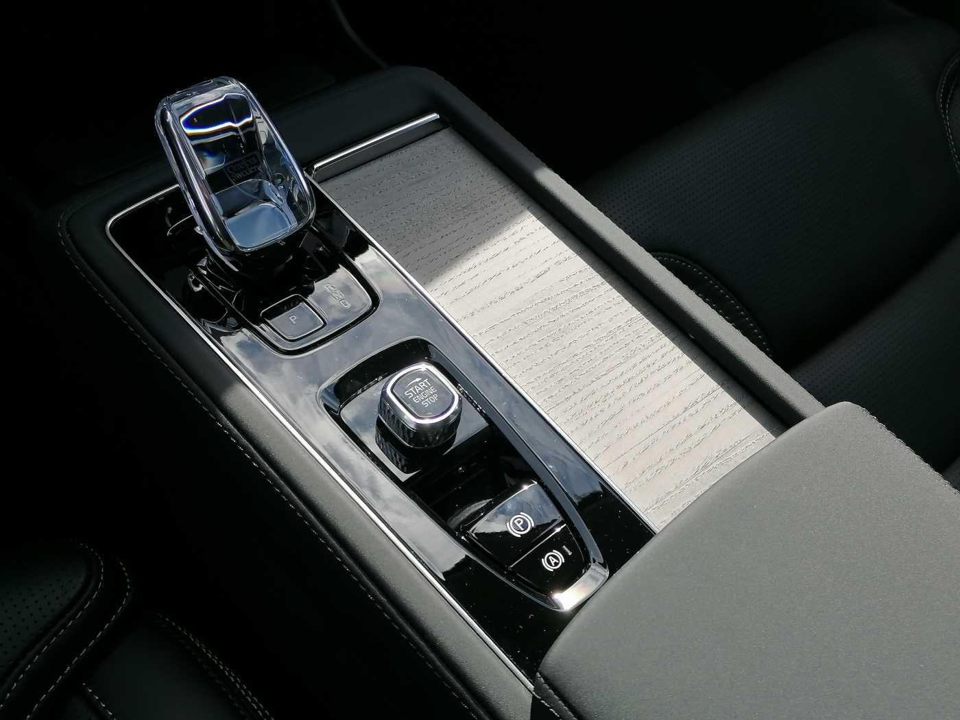 Volvo XC90 T8 Twin Engine AWD Ultra Dark