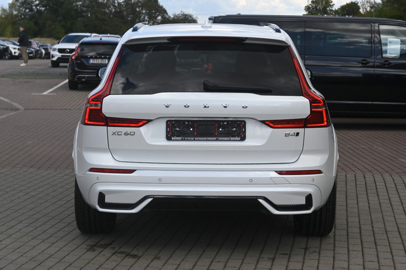 Volvo XC60 B4D AWD Ultimate Dark*LUFT*HUD*B&W*AHK*360°