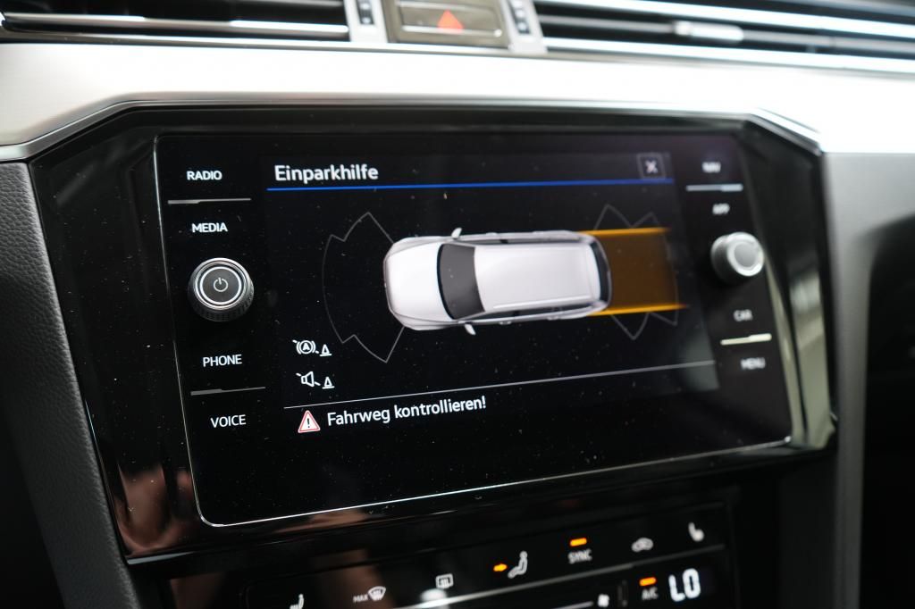 Volkswagen Passat Variant 1.5 TSI DSG Elegance - Samsaru's Car Outlet