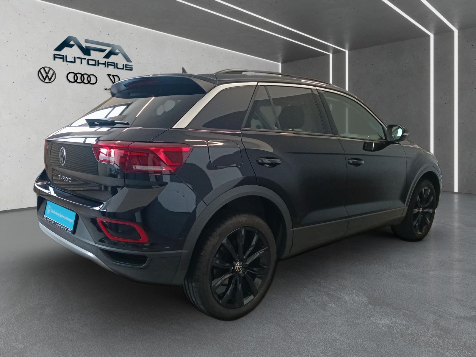 Volkswagen T-Roc 1.5 TSI LIFE DSG - Samsaru's Car Outlet