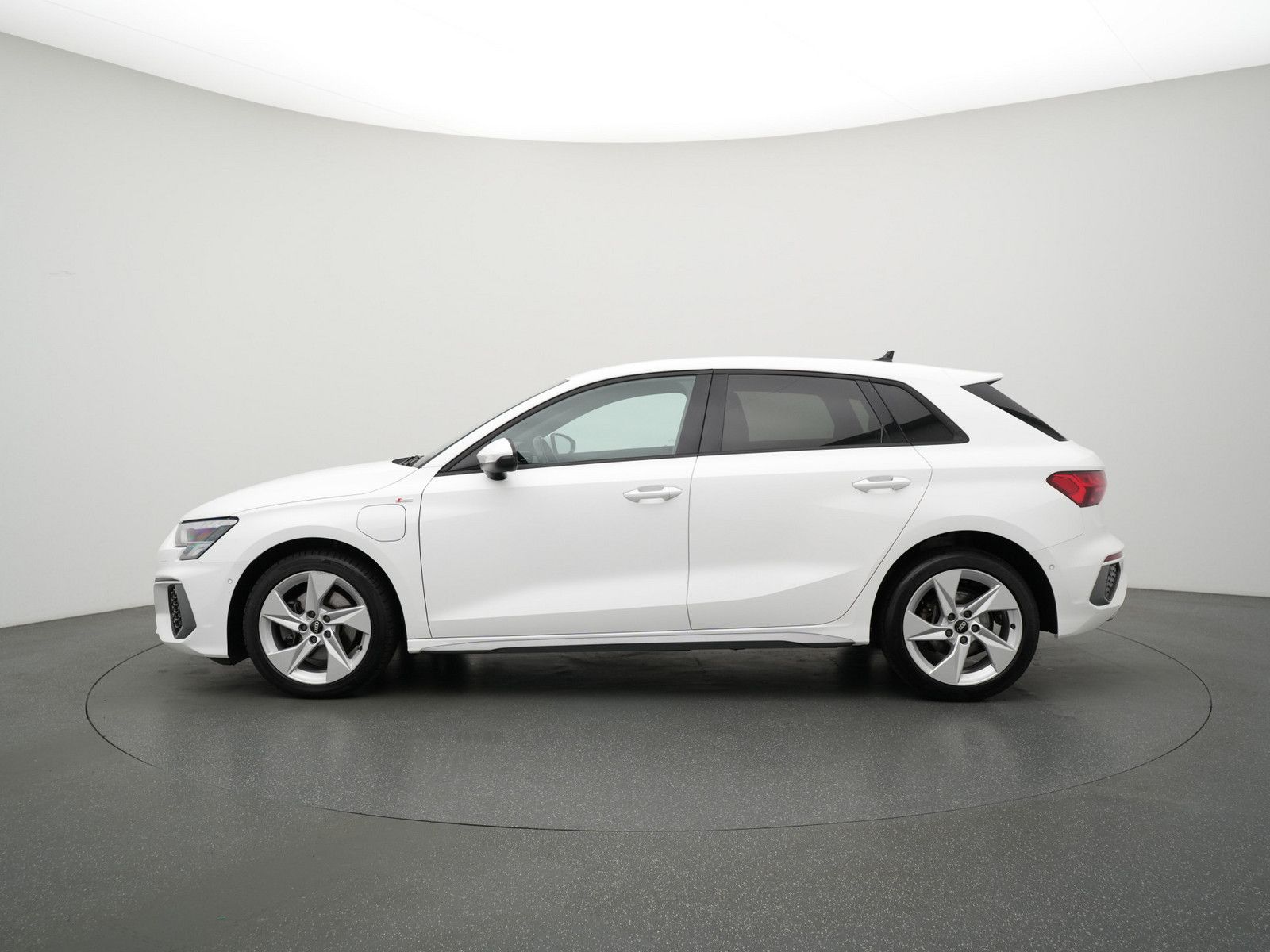 Audi A3 Sportback 40 e S line ACC NAVI SHZ PDC AHK