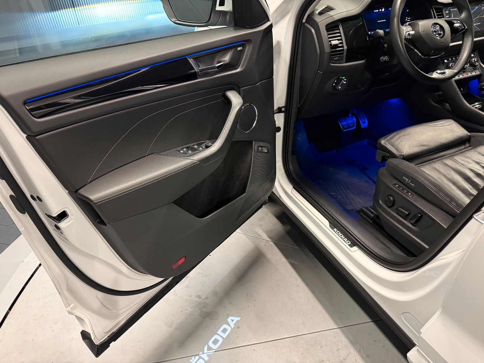Skoda Kodiaq L&K 4x4 *LEDER*MASSAGE*360*AHK*Standhzg*