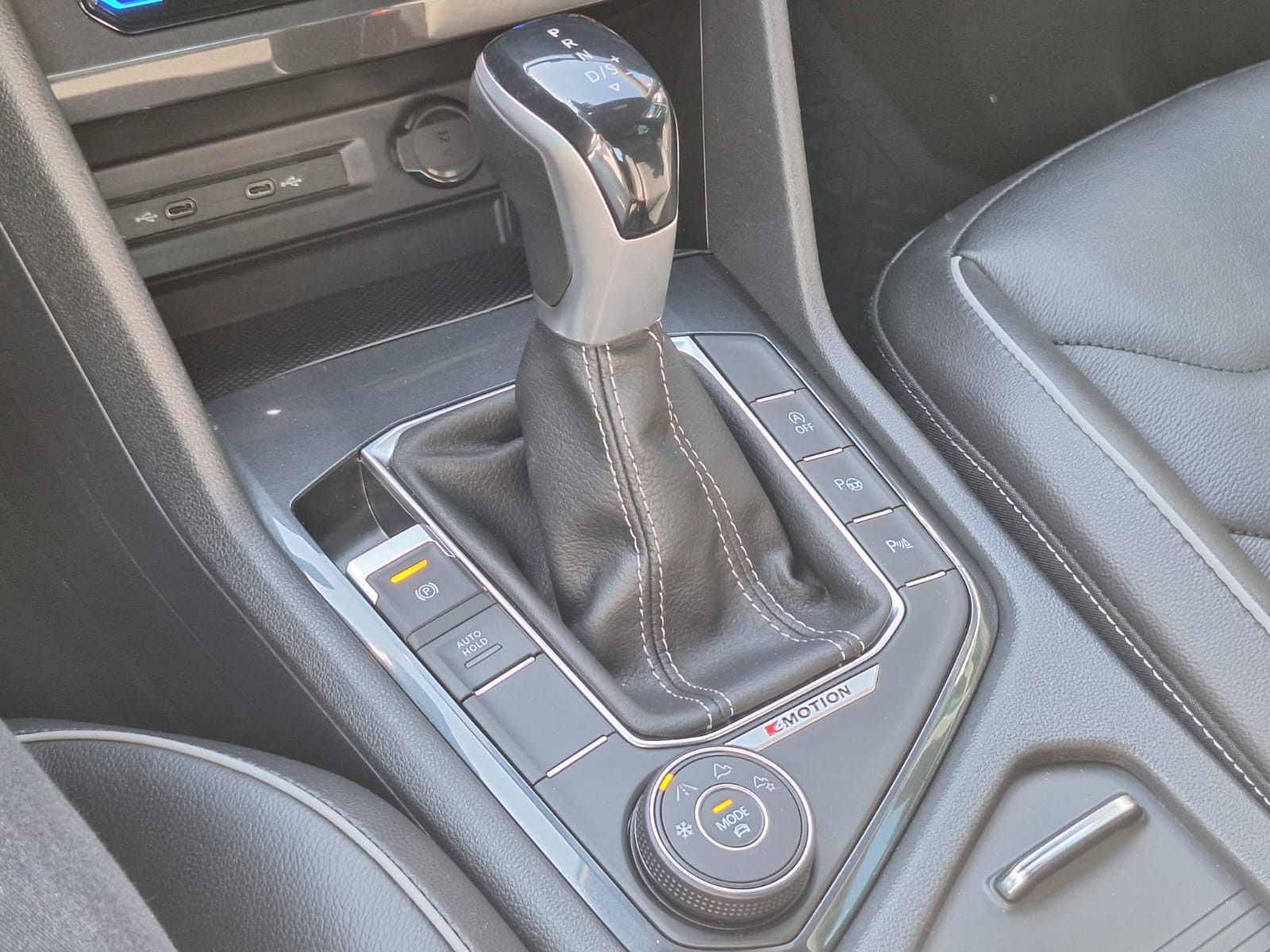 Volkswagen Tiguan R-Line 4Motion DSG - Samsaru's Car Outlet