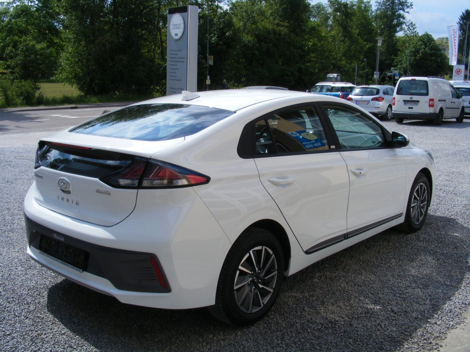 Hyundai IONIQ Elektro Trend - Samsaru's Car Outlet