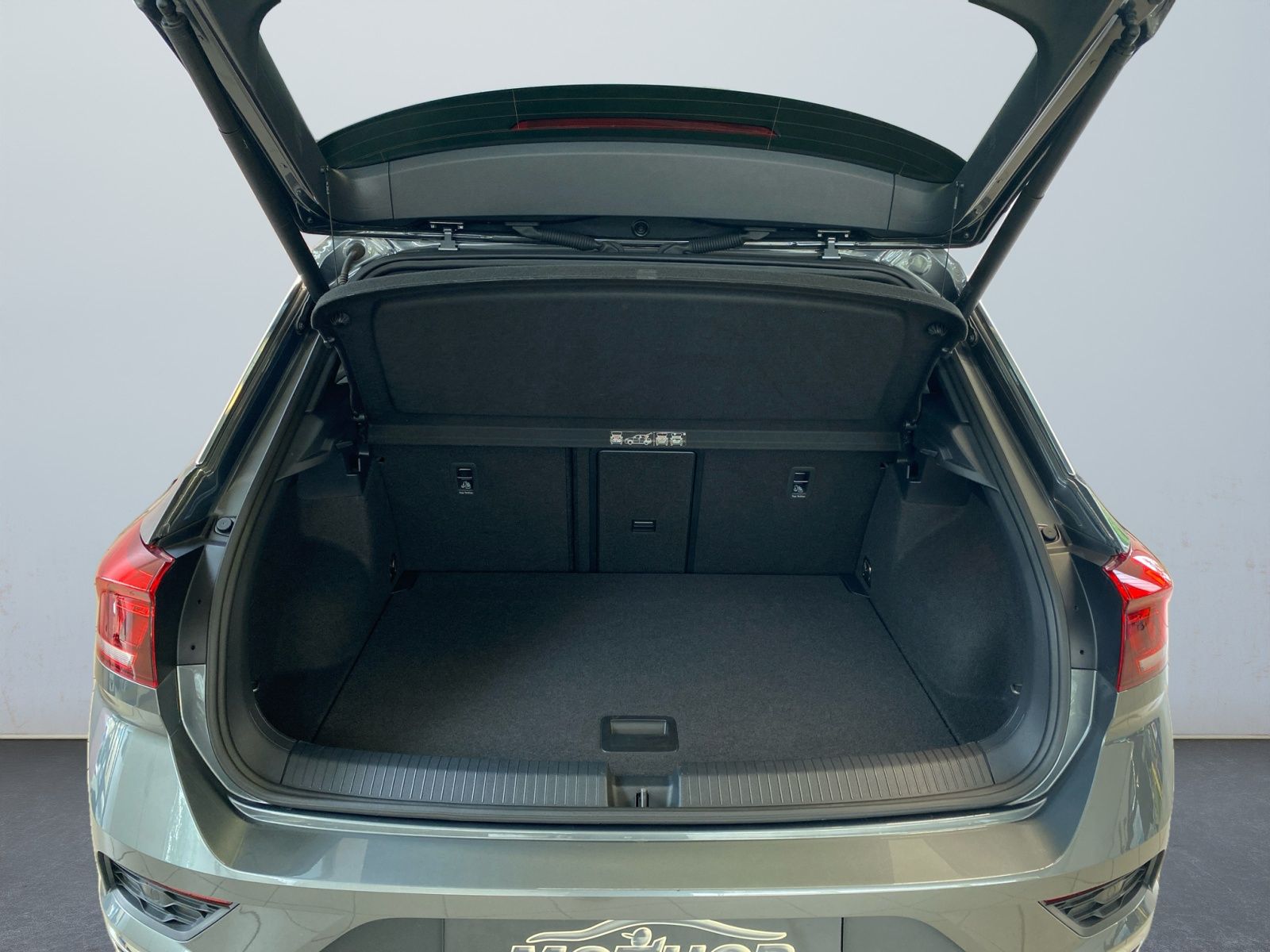 Volkswagen T-Roc Sport 1.5 TSI - Samsaru's Car Outlet
