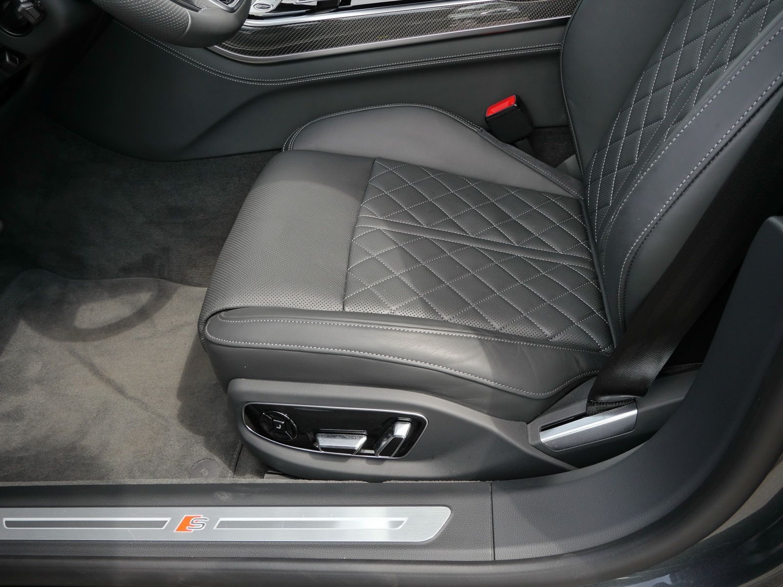 Audi A8 Lang 50 TDI qu. S line - Samsaru's Car Outlet