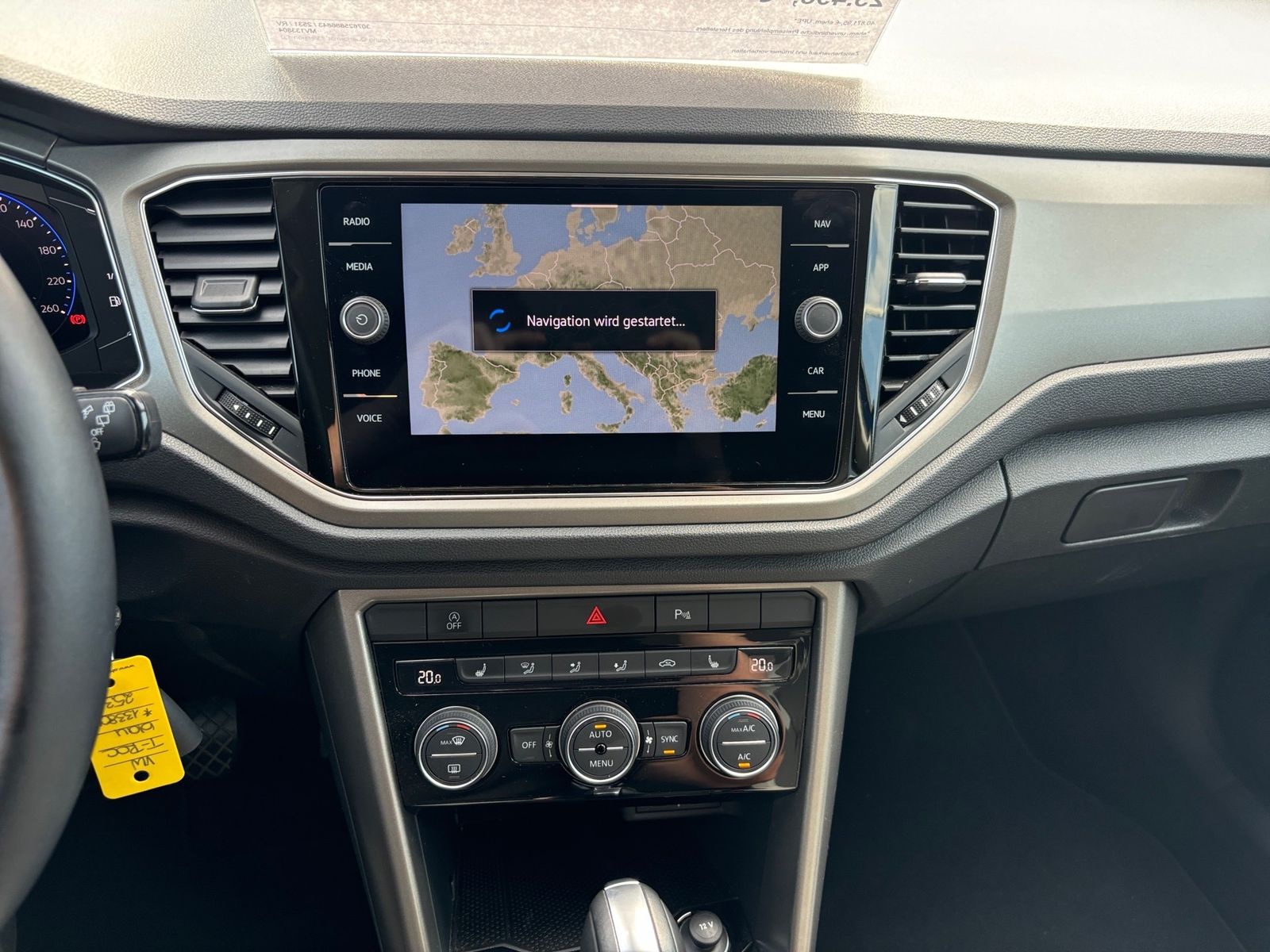 Volkswagen T-Roc 1.5 TSI Style - Samsaru's Car Outlet