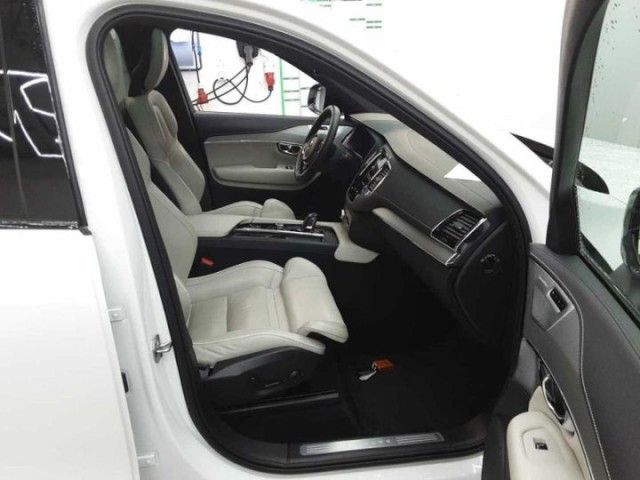 Volvo XC90 B5 R-Design/AHK/Pano/Four-C/StHz/HuD/22Zoll