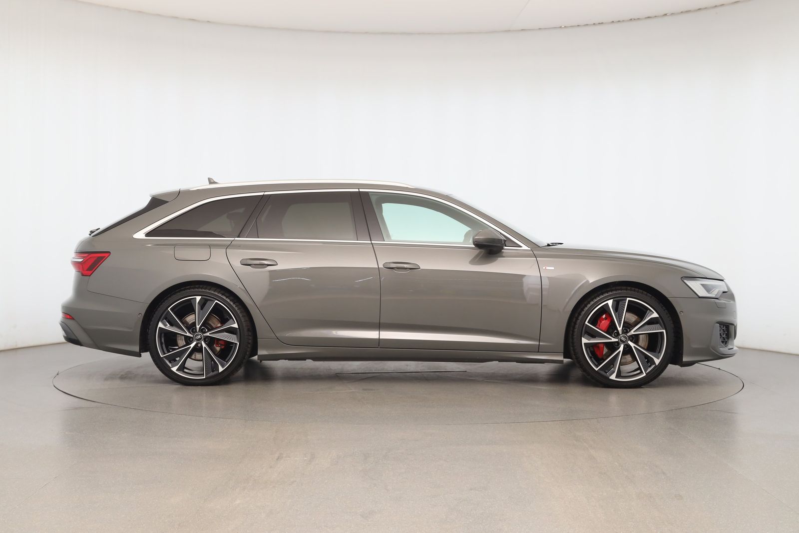 Audi A6 Avant 55 TFSI e quattro S line AHK