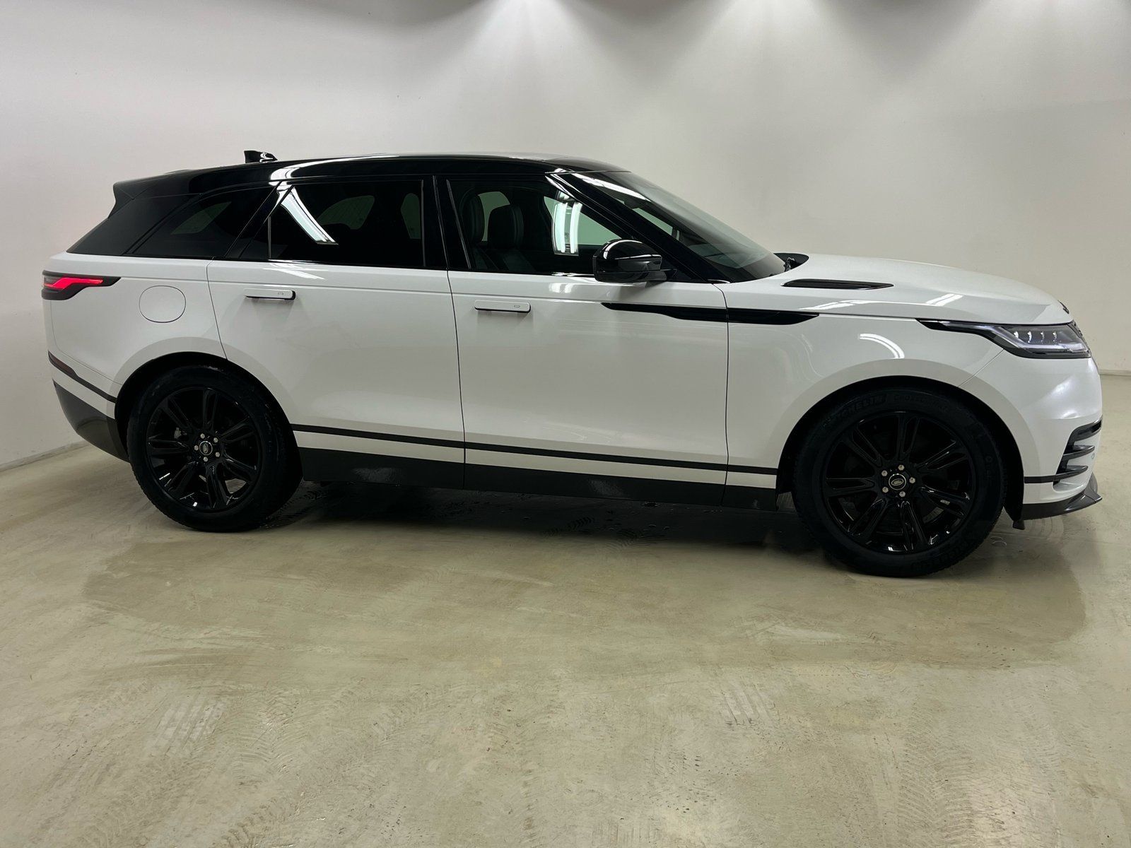 Range Rover Velar D300 Dynamic HSE - Samsaru's Car Outlet