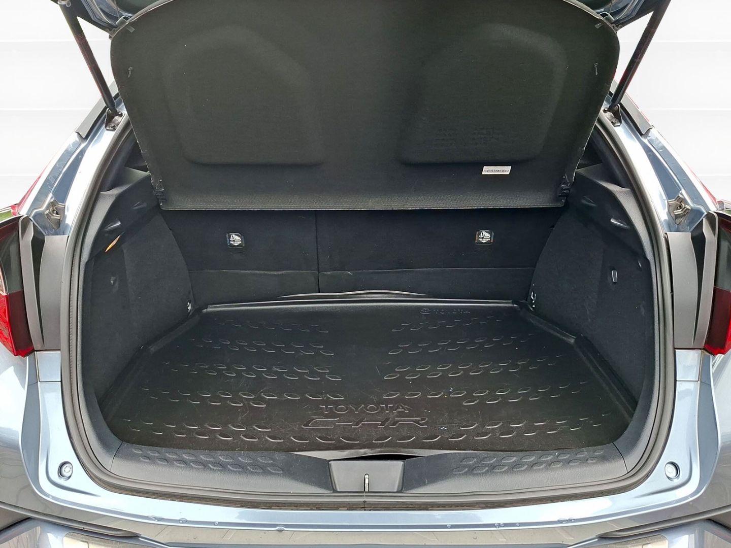 Toyota C-HR 2.0 HYBRID Team - Samsaru's Car Outlet