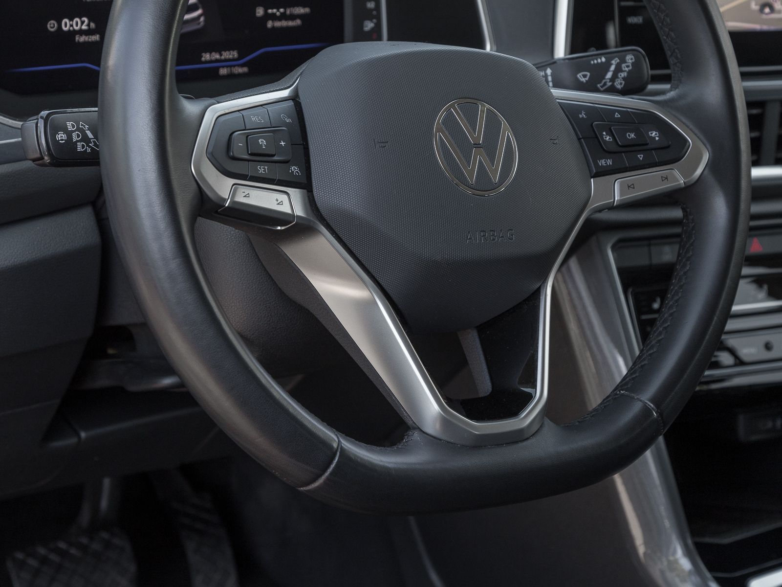 Volkswagen T-Roc 2.0 TDI STYLE - Samsaru's Car Outlet