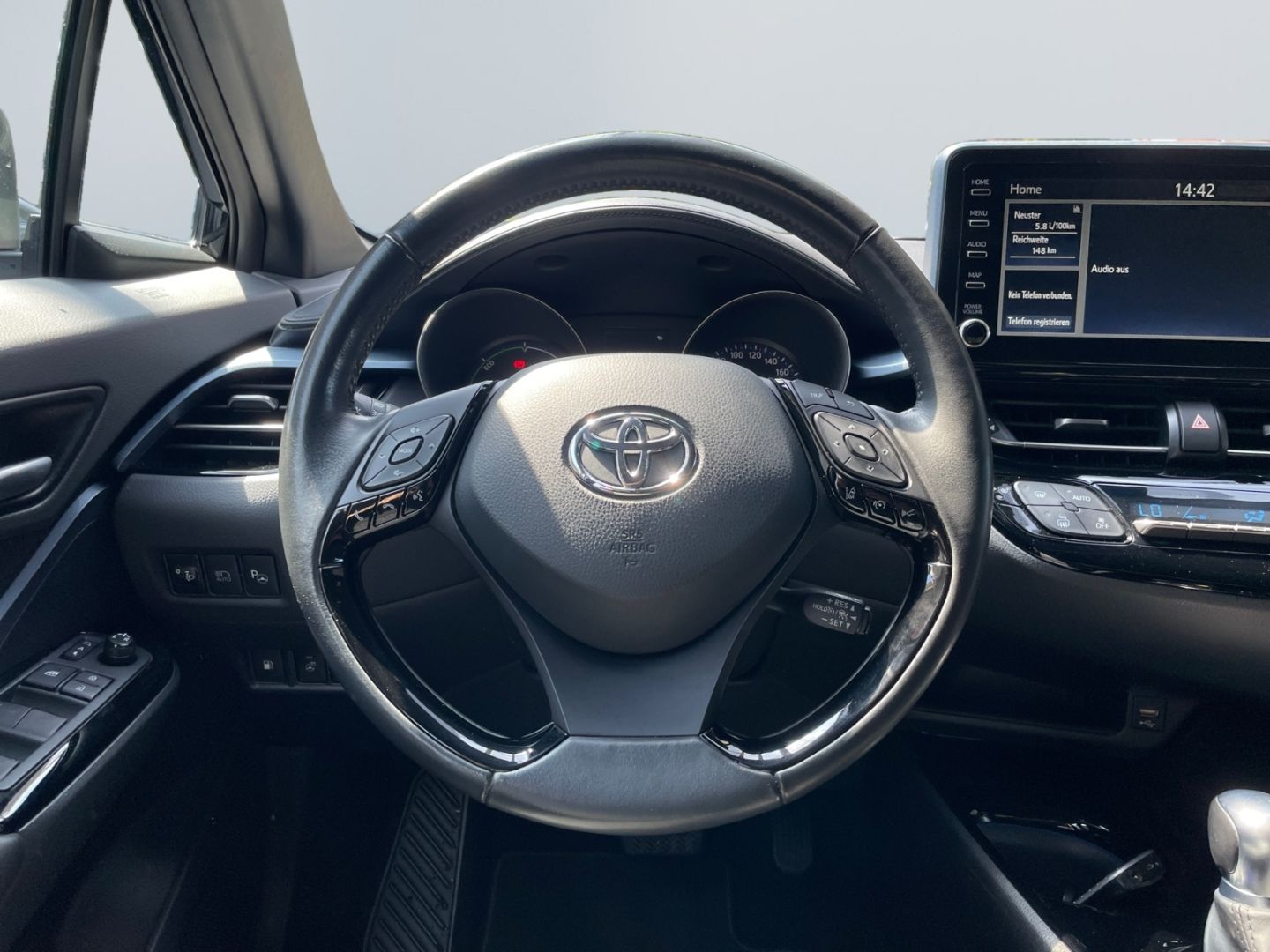 Toyota C-HR 2.0 Hybrid Team - Samsaru's Car Outlet