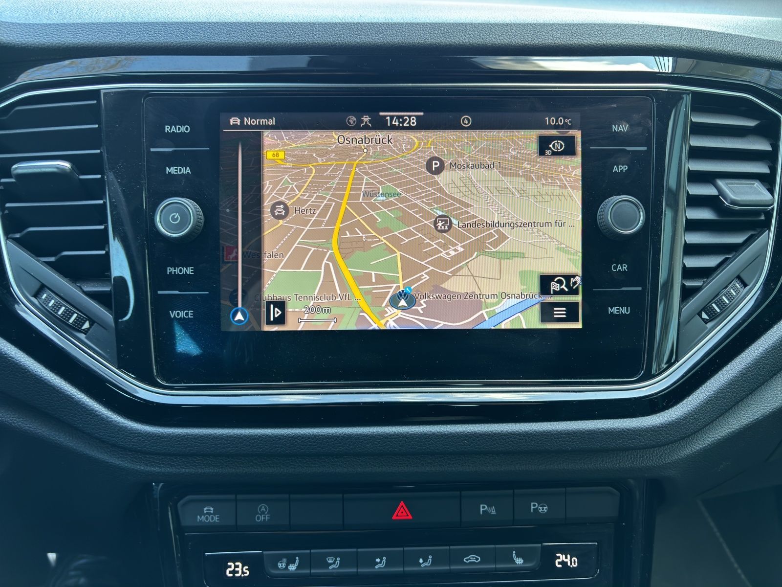 Volkswagen T-Roc 1.5 TSI DSG R-Line - Samsaru's Car Outlet