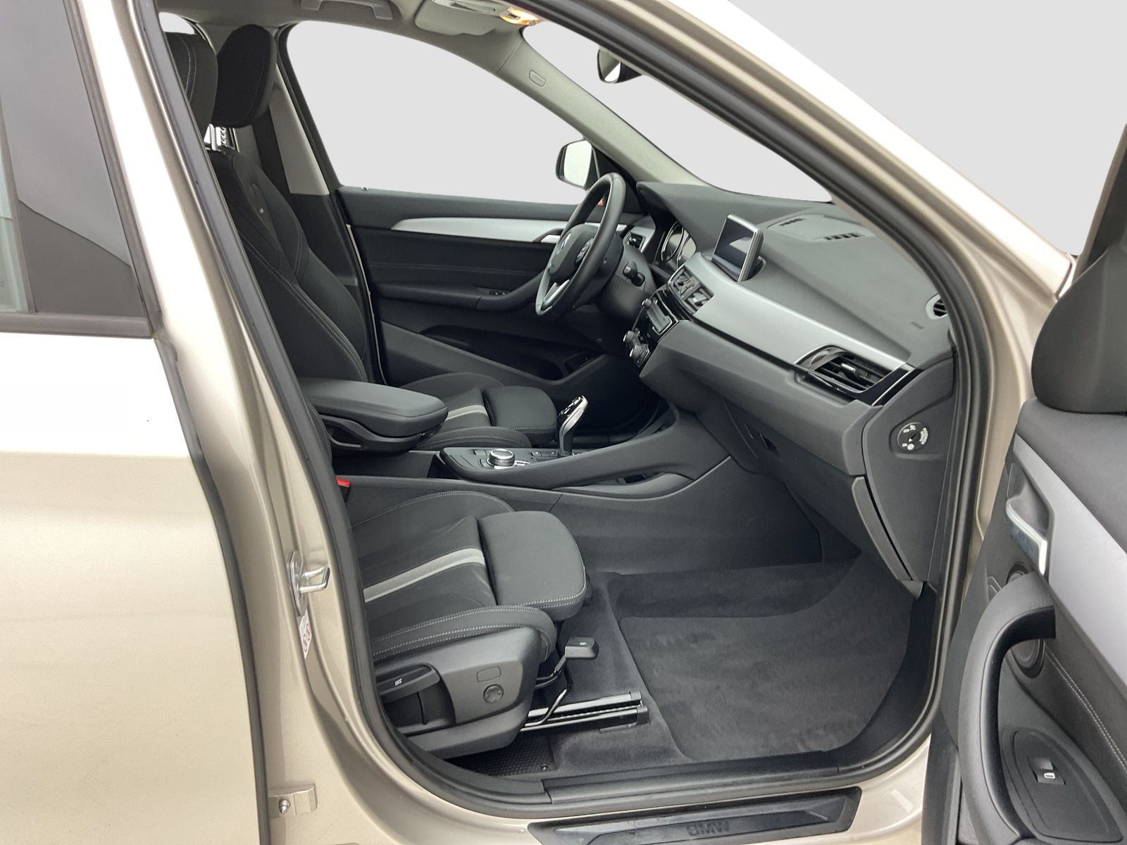 BMW X1 xDrive18d Sportsitze - Samsaru's Car Outlet