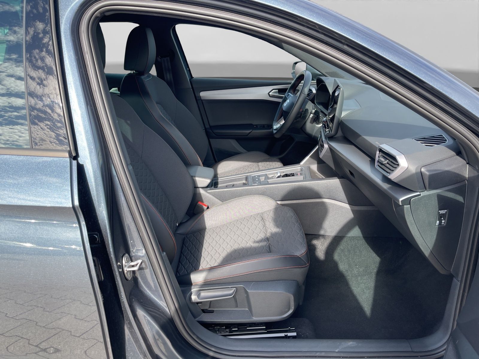 Seat Leon Sportstourer 2.0 TDI DSG FR NAVI AHK ACC PA