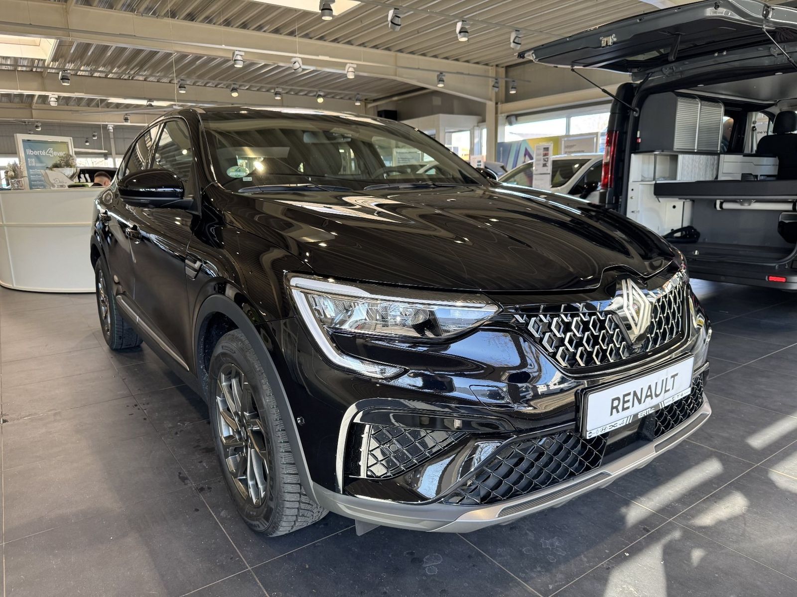 Renault Arkana TECHNO E-Tech Full Hybrid - Samsaru's Car Outlet