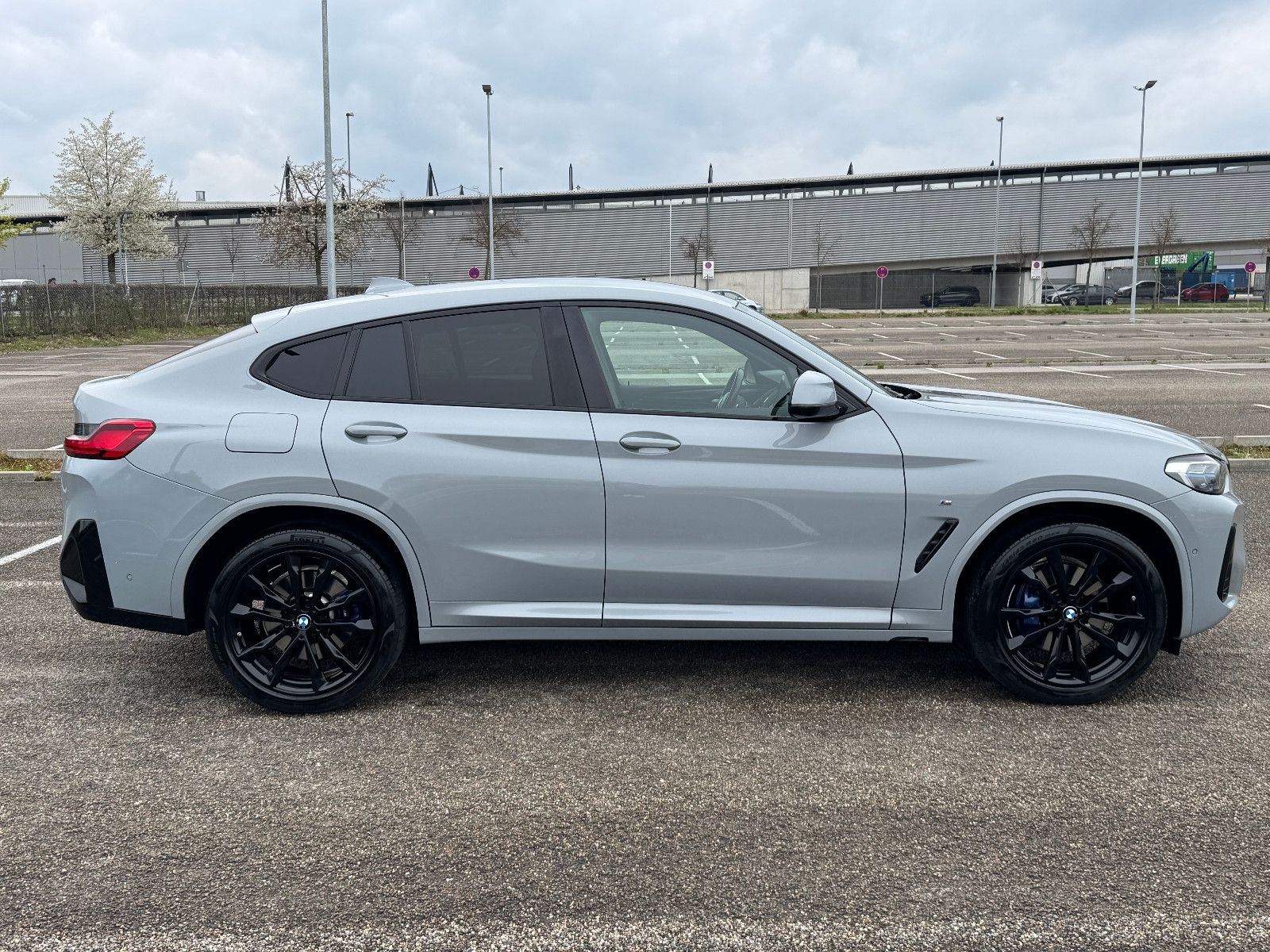 BMW X4 xDrive30d*M Sport*Laserlicht*HUD*AHK*SHZ*Kam.