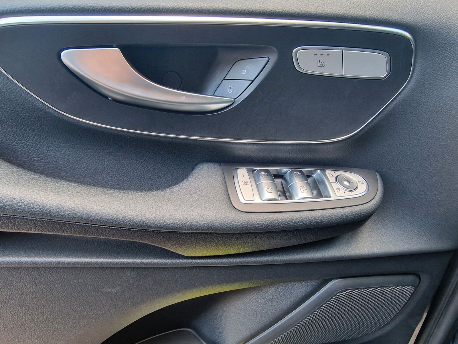 Mercedes-Benz V250d AMG-LINE - Samsaru's Car Outlet