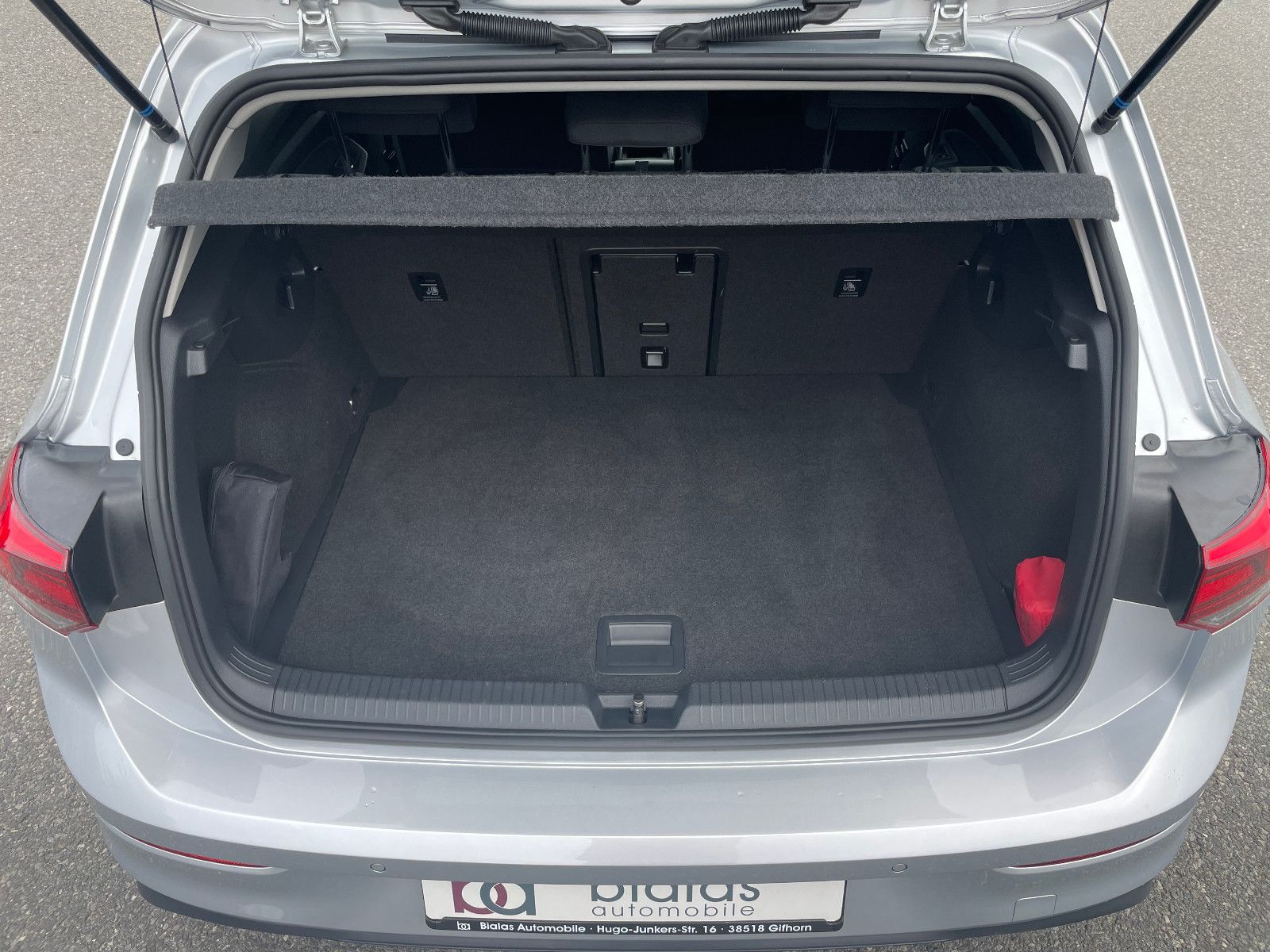 Volkswagen Golf VIII 1.5 TSI Lim. Life - Samsaru's Car Outlet