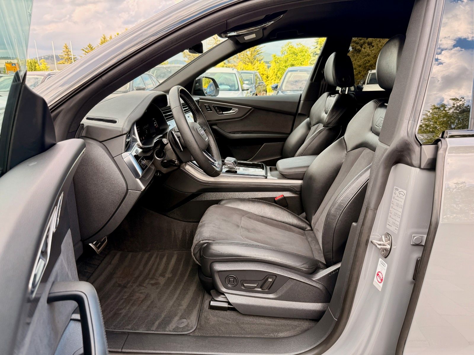 Audi RSQ8  4.0 TFSI quattro MATRIX*22"*RFK*DIG*NAVI*