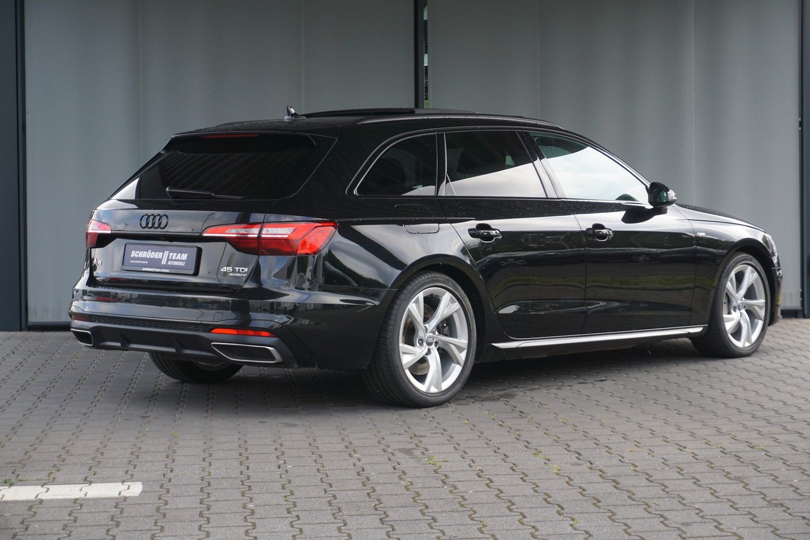 Audi A4 Avant 45 TDI quattro S line - Samsaru's Car Outlet