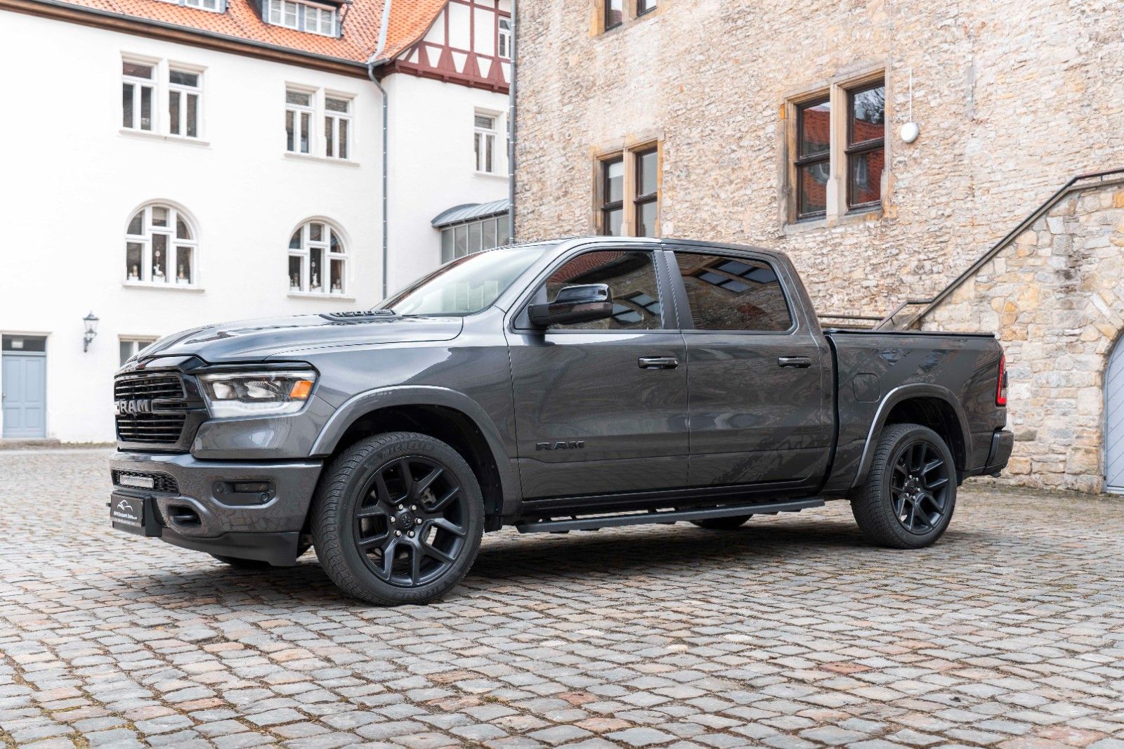 Dodge RAM 5,7L Laramie CC 4X4 360° LED CARPLAY LPG AHK