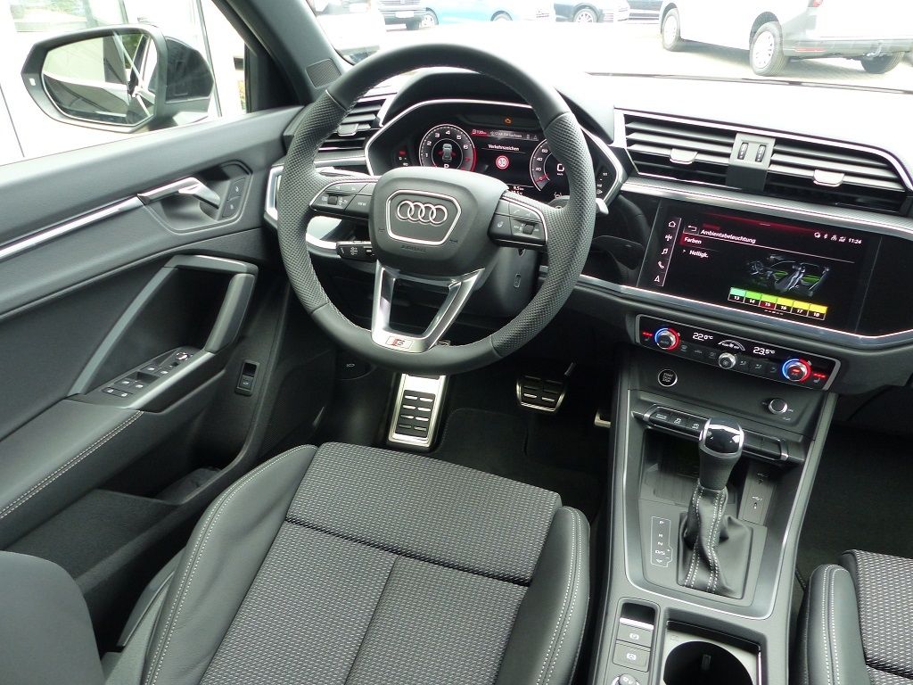 Audi Q3 40 TFSI quattro S line - Samsaru's Car Outlet