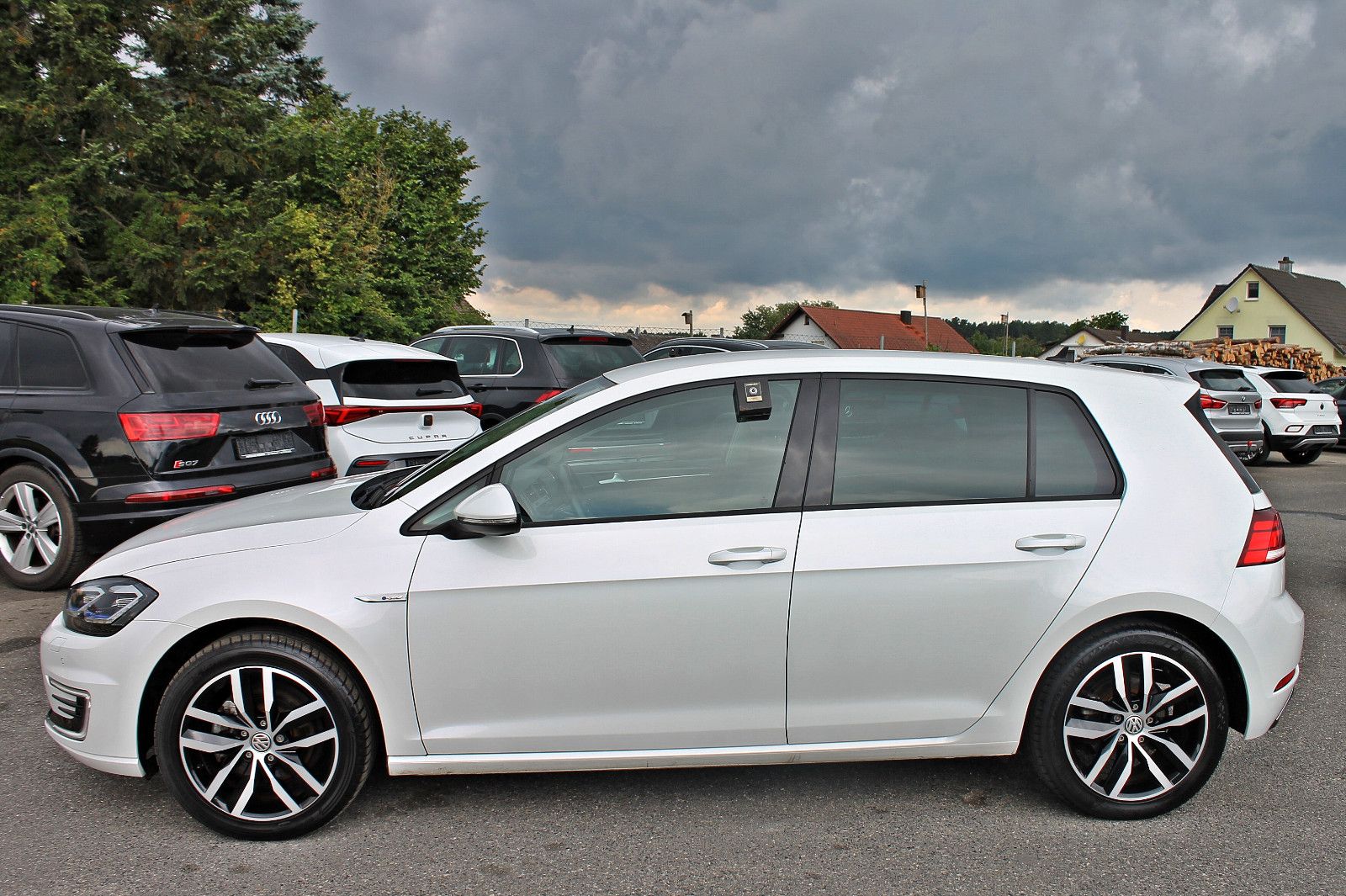 Volkswagen e-Golf 100KW - Samsaru's Car Outlet