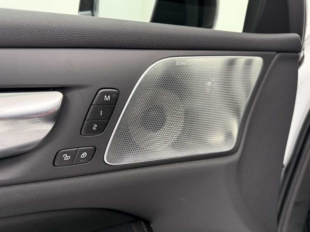 Volvo V60 T6 Ultra Dark Recharge Plug-In Hybrid AWD