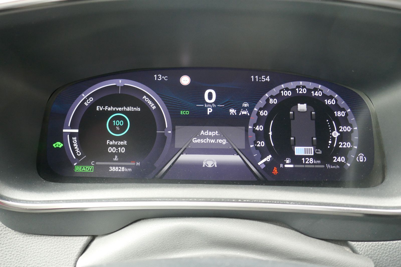 Toyota Corolla 2.0 Hybrid Lounge - Samsaru's Car Outlet