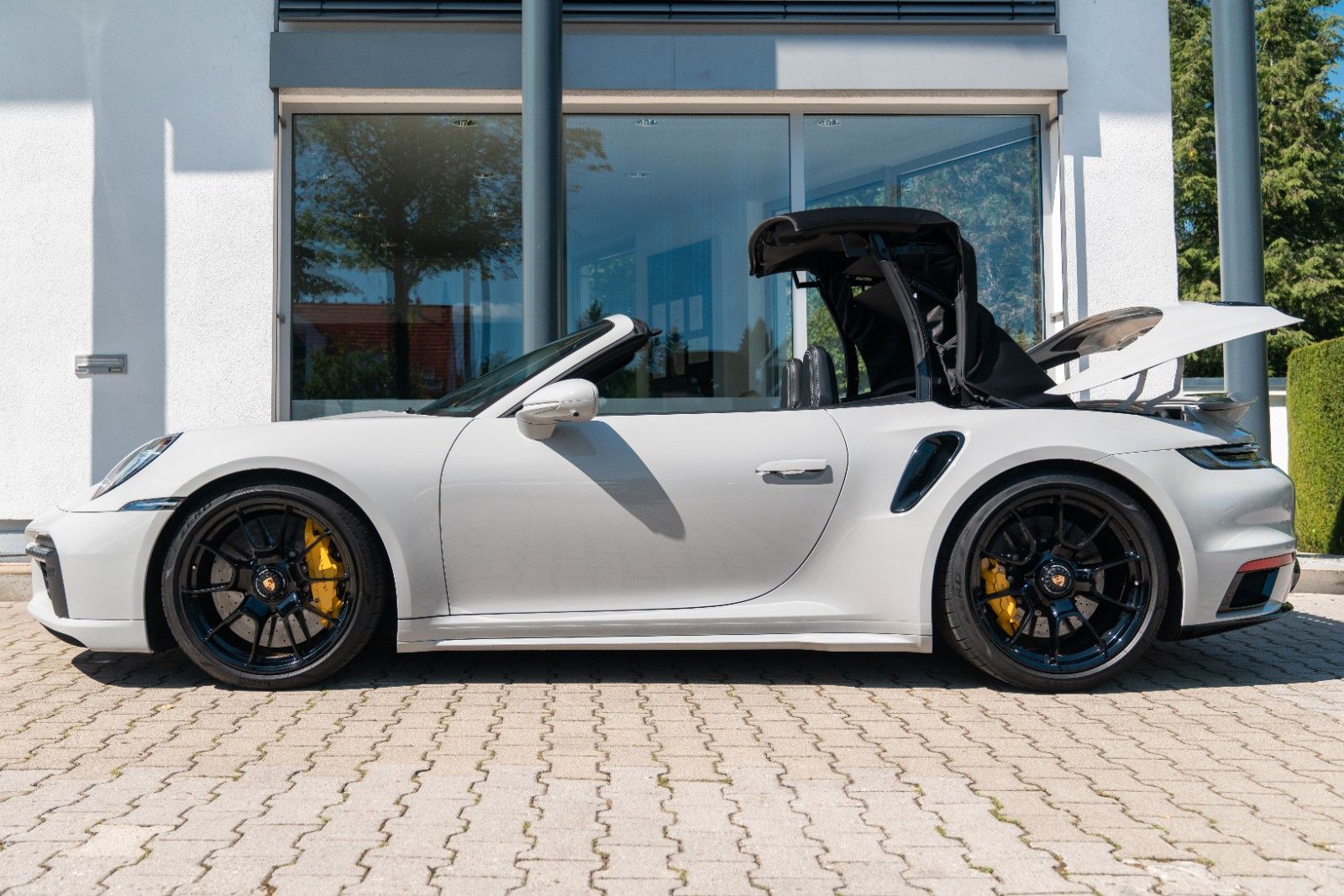 Porsche 992 Turbo S Cabrio/ NACHTSICHT/ INNO DRIVE/ BURM
