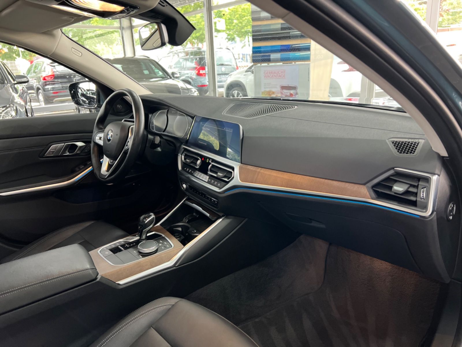 BMW 330e Touring Luxury Line - Samsaru's Car Outlet