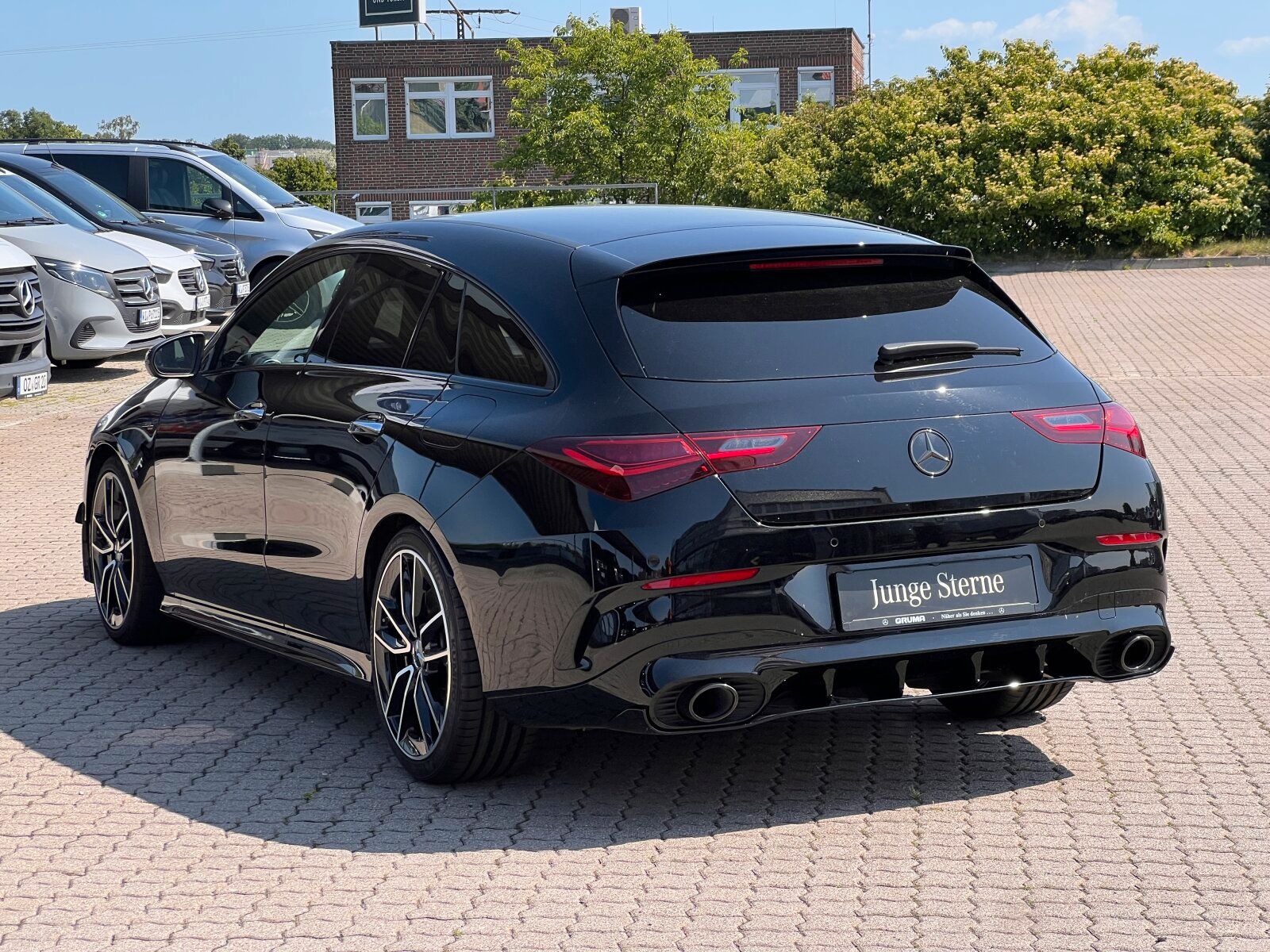 Mercedes-Benz Mercedes-AMG CLA 35 4M SB - Samsaru's Car Outlet