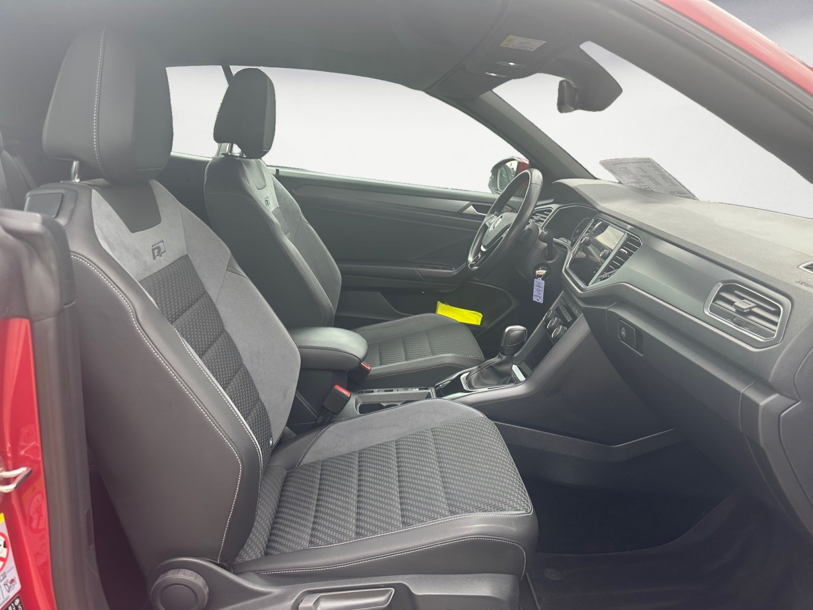 Volkswagen T-Roc R-Line - Samsaru's Car Outlet