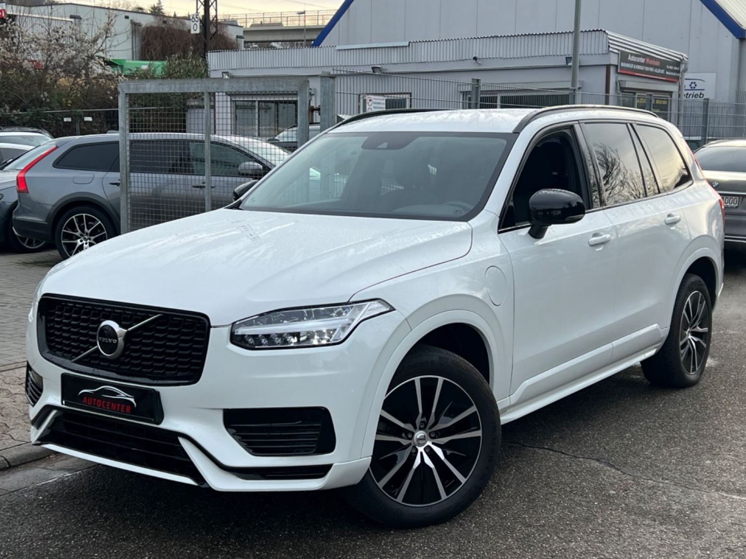 Volvo XC90 T8 R Design AWD - Samsaru's Car Outlet