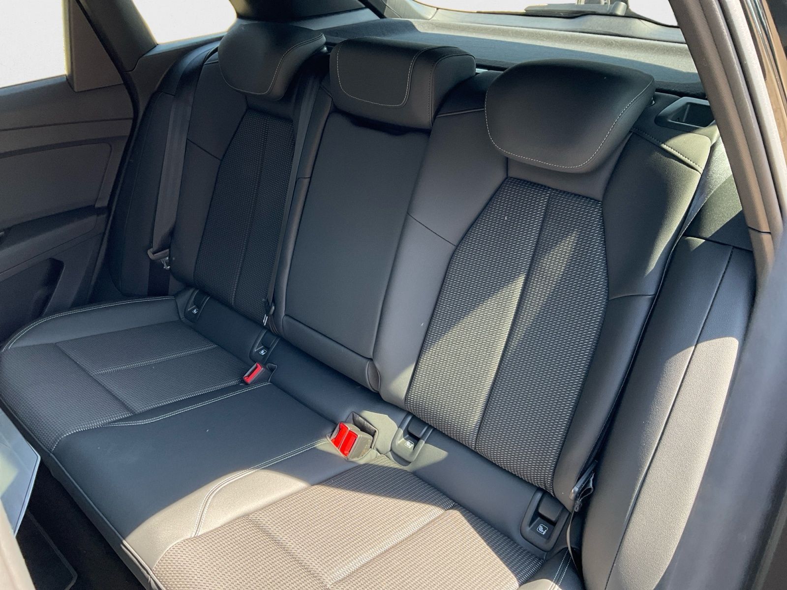 Audi Q4 e-tron 45 quattro S-line Pano AHK Matrix HUD