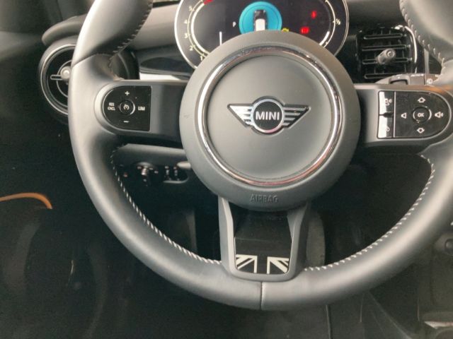 MINI Cooper PremiumPak - Samsaru's Car Outlet