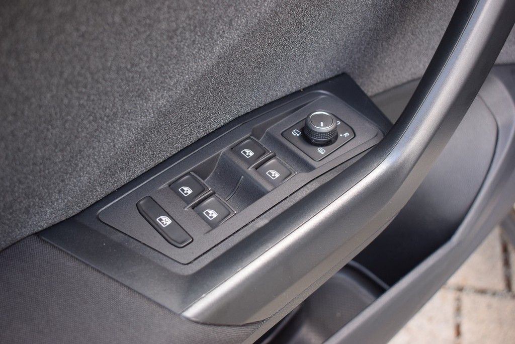 Volkswagen T-Roc 1.5 TSI DSG Move - Samsaru's Car Outlet