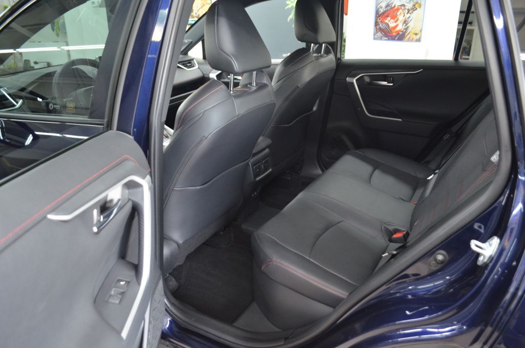 Toyota RAV 4 4x4 Plug-in-Hybrid - Samsaru's Car Outlet