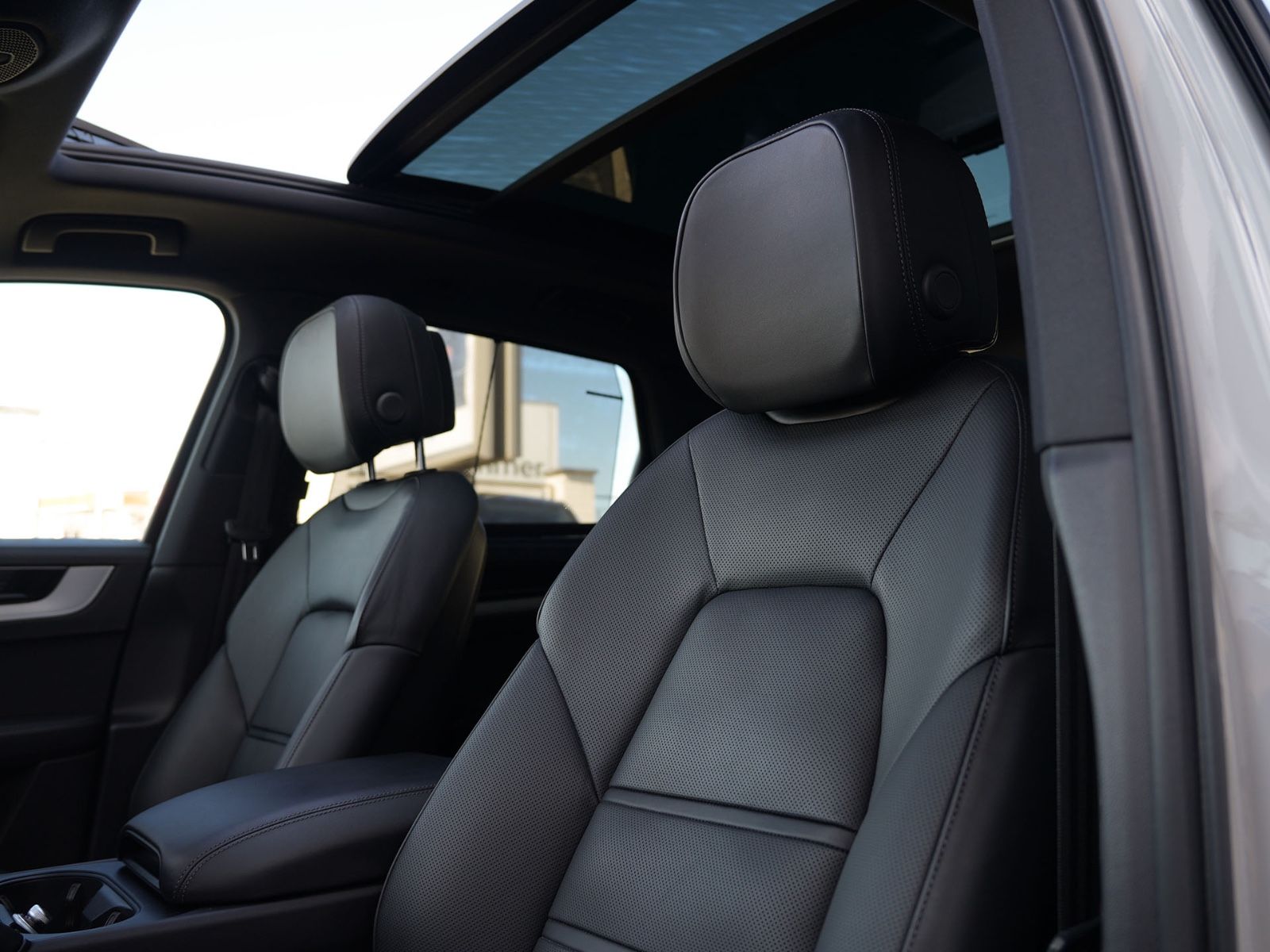 Porsche E-Hybrid INNODRIVE-LUFTF.-PANO-AHK-MASSAGE-VOLL