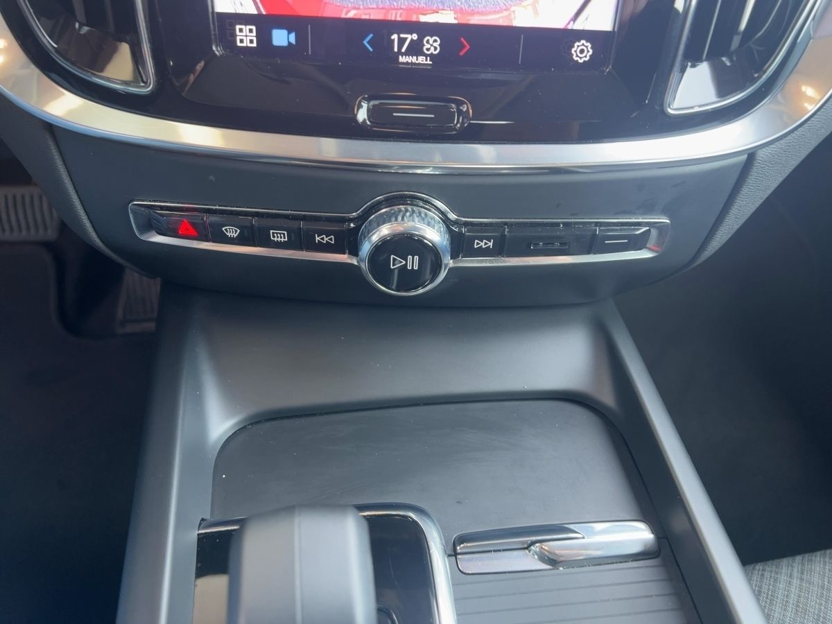 Volvo S60 Plus Dark B4