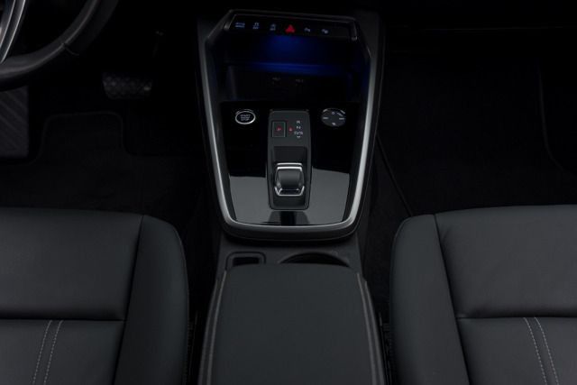 Audi A3 Sportback 30 TDI S-TRO*ADVANCED*HUD*GJR*NAVI*