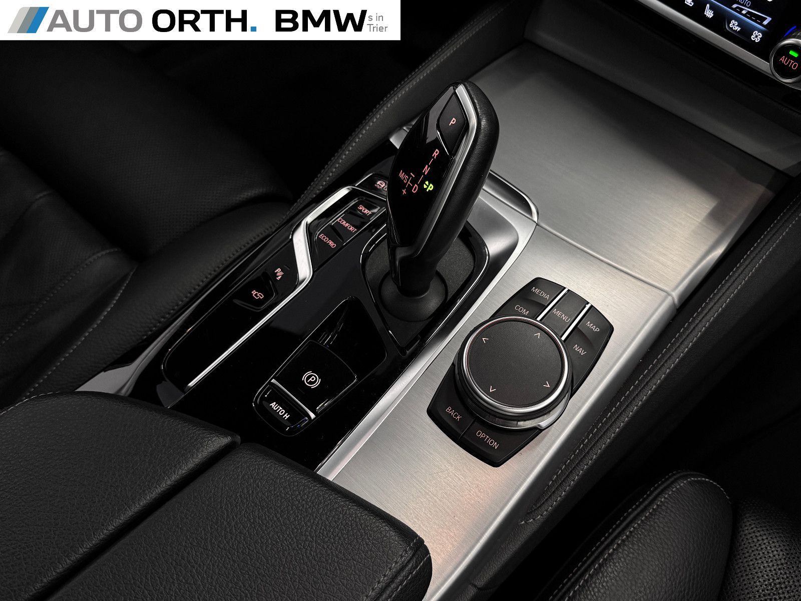 BMW 530d xDrive Touring PANO ST-HZG MASSAGE SITZLÜFT